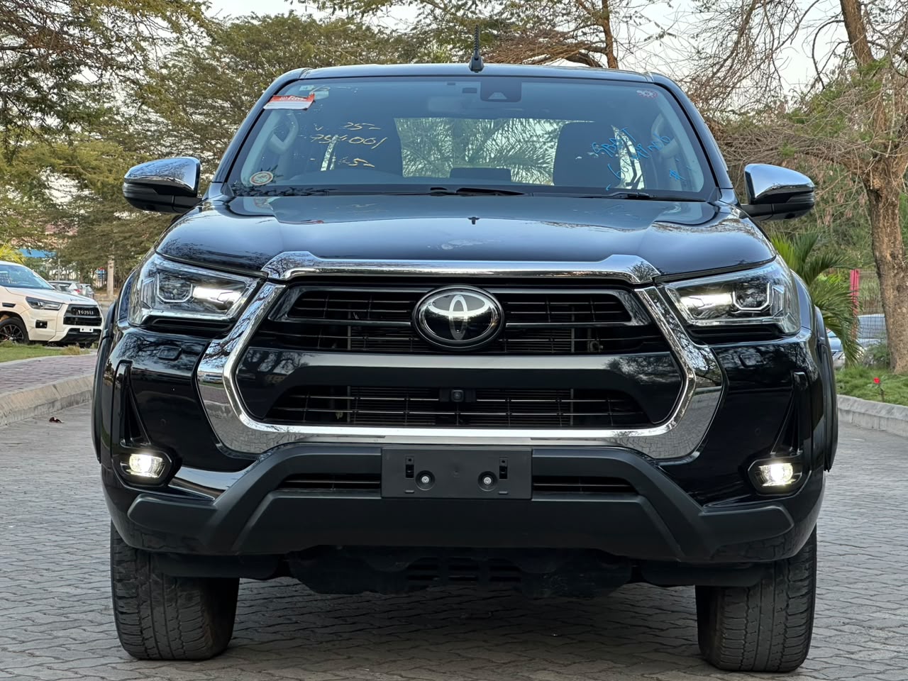 TOYOTA HILUX DOUBLE CABIN